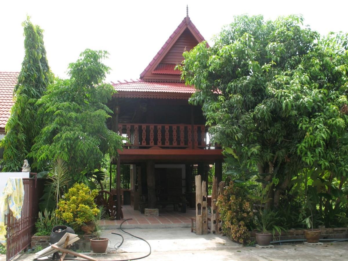 Teak House Chiang Mai Hotel Exterior photo