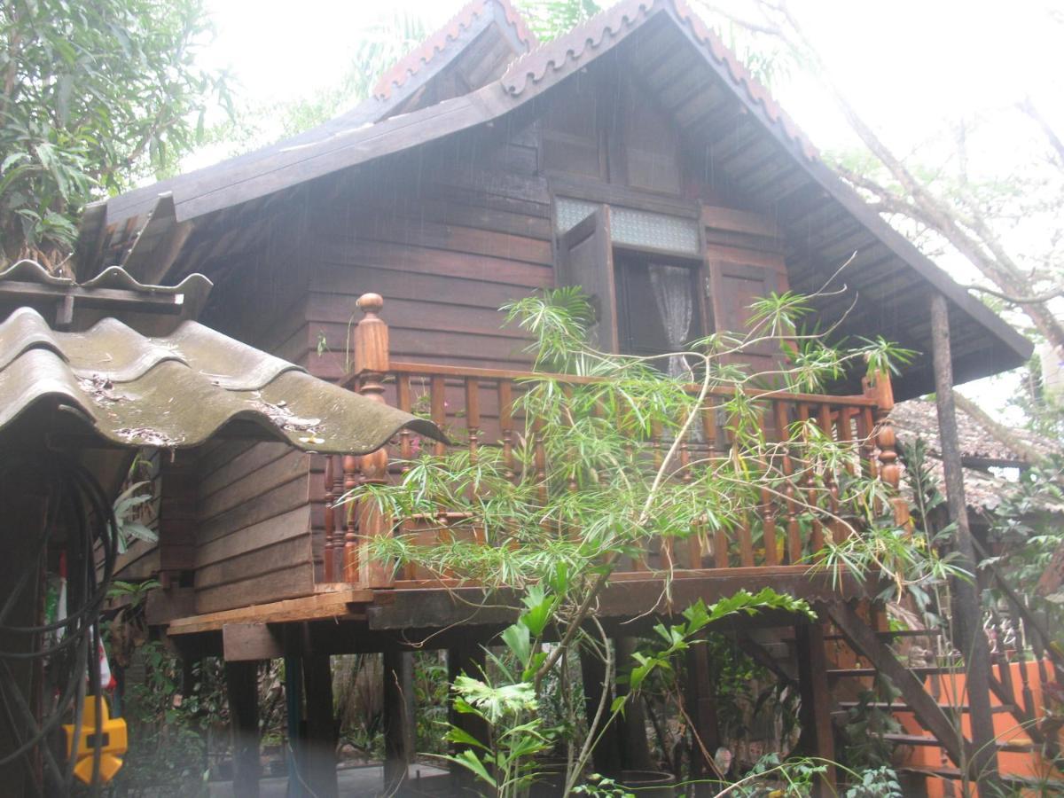 Teak House Chiang Mai Hotel Exterior photo